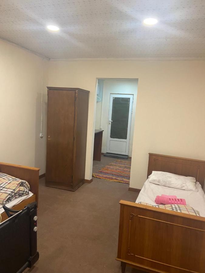 Vahe'S Corner House Hotel Yerevan Bagian luar foto