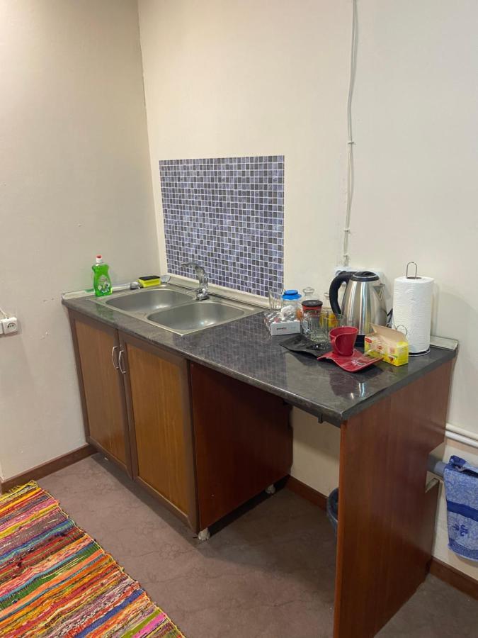 Vahe'S Corner House Hotel Yerevan Bagian luar foto