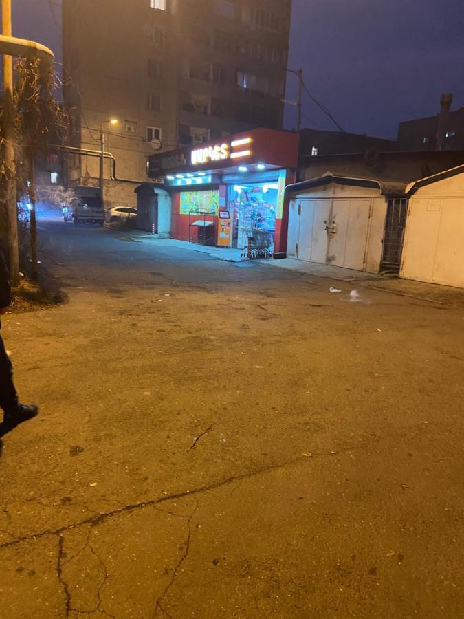 Vahe'S Corner House Hotel Yerevan Bagian luar foto