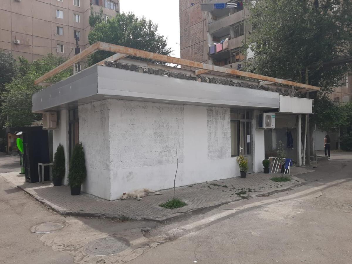 Vahe'S Corner House Hotel Yerevan Bagian luar foto