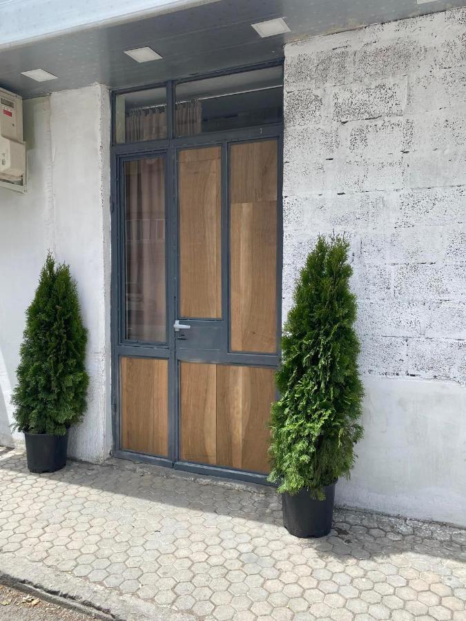 Vahe'S Corner House Hotel Yerevan Bagian luar foto