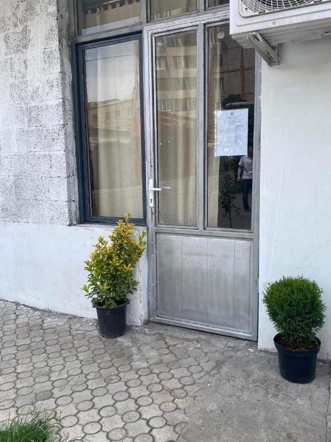 Vahe'S Corner House Hotel Yerevan Bagian luar foto
