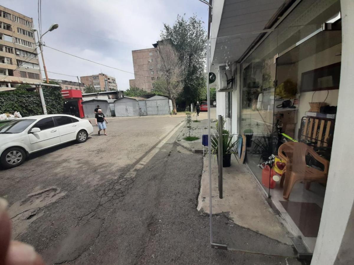 Vahe'S Corner House Hotel Yerevan Bagian luar foto