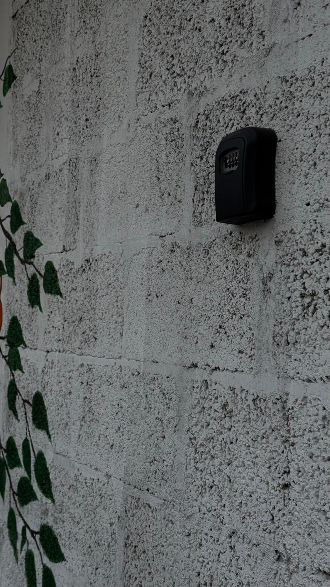 Vahe'S Corner House Hotel Yerevan Bagian luar foto